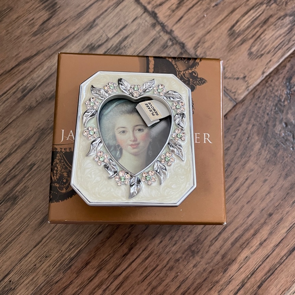JAY STRONGWATER Duchess Heart Frame Cammy Crystal Pearl pristine condition. - Picture 4 of 13